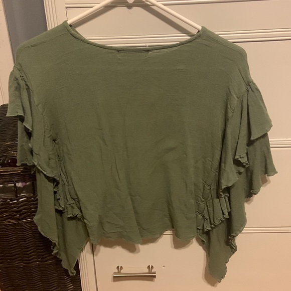 Cute green T shirt with open sleeves - Picture 2 of 2